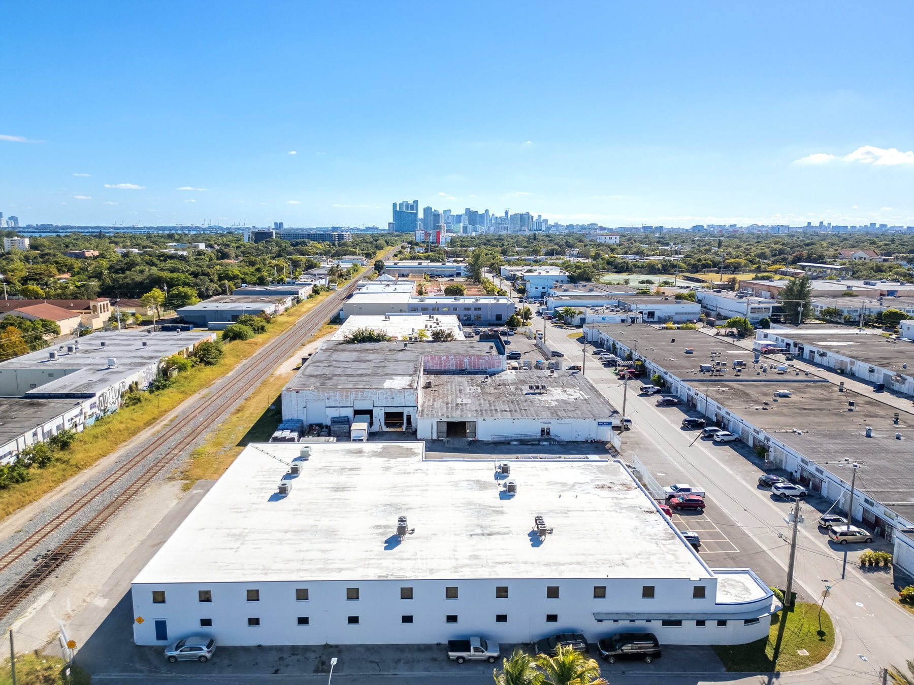 6899 NE 4th Ave, Miami, FL à louer Photo de l’immeuble– Image 1 sur 6