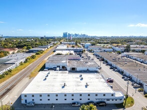 6899 NE 4th Ave, Miami, FL à louer Photo de l’immeuble– Image 1 sur 6
