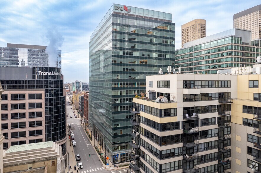 550 W Adams St, Chicago, IL à louer - Photo de l’immeuble – Image 2 sur 25