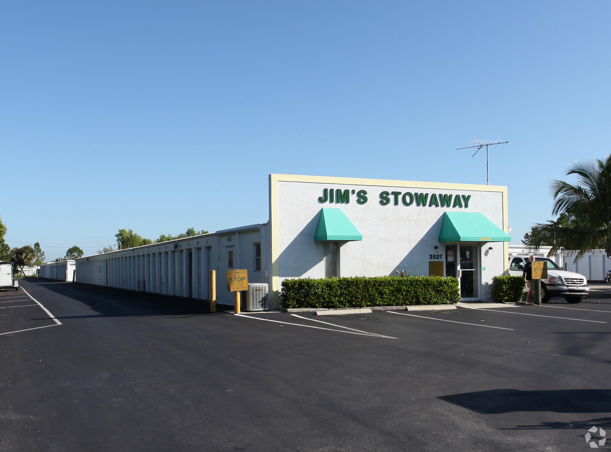 3527 Radio Rd, Naples, FL à louer Photo principale– Image 1 sur 7