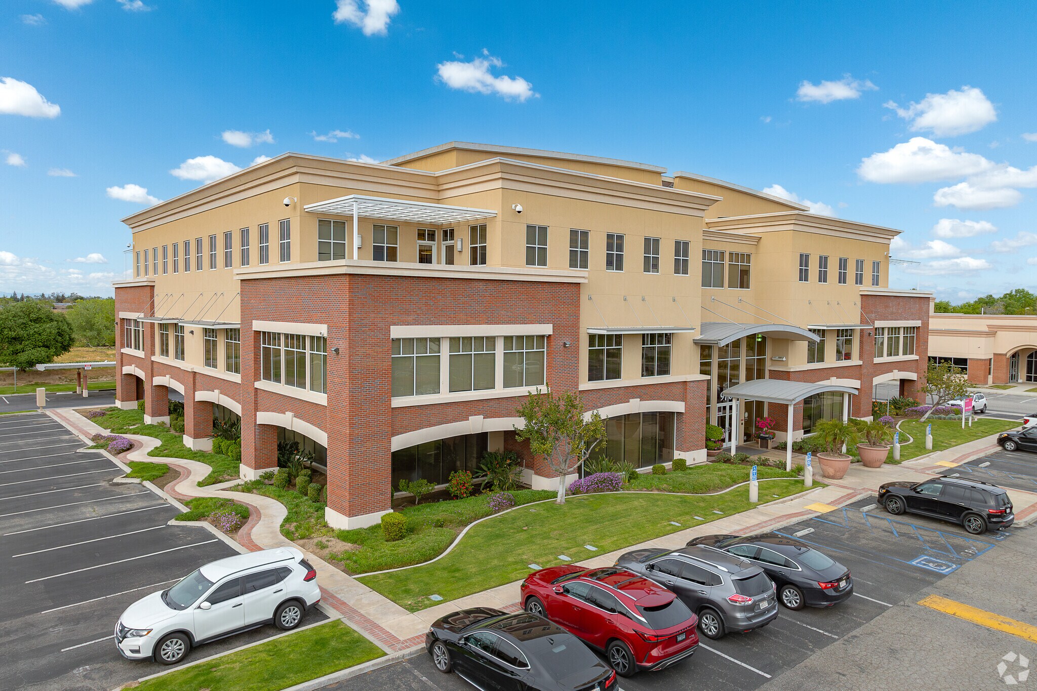 9700 stockdale Hwy, Bakersfield, CA à louer Photo principale– Image 1 sur 8