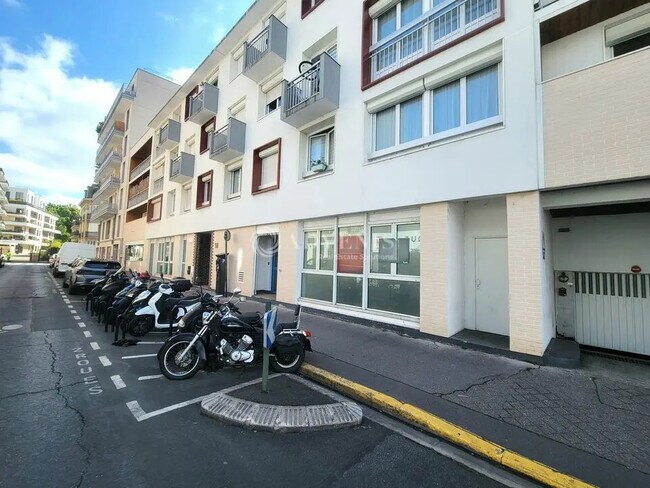 Plus de détails pour Local commercial à louer