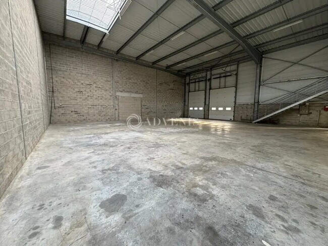 Plus de détails pour Local d'activités à louer