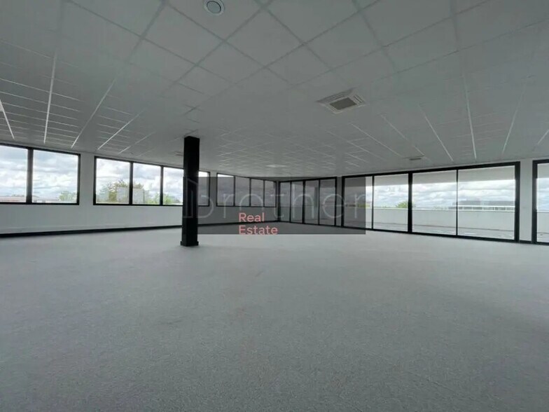 Bureau dans Mérignac à louer - Photo de l’immeuble – Image 1 sur 9