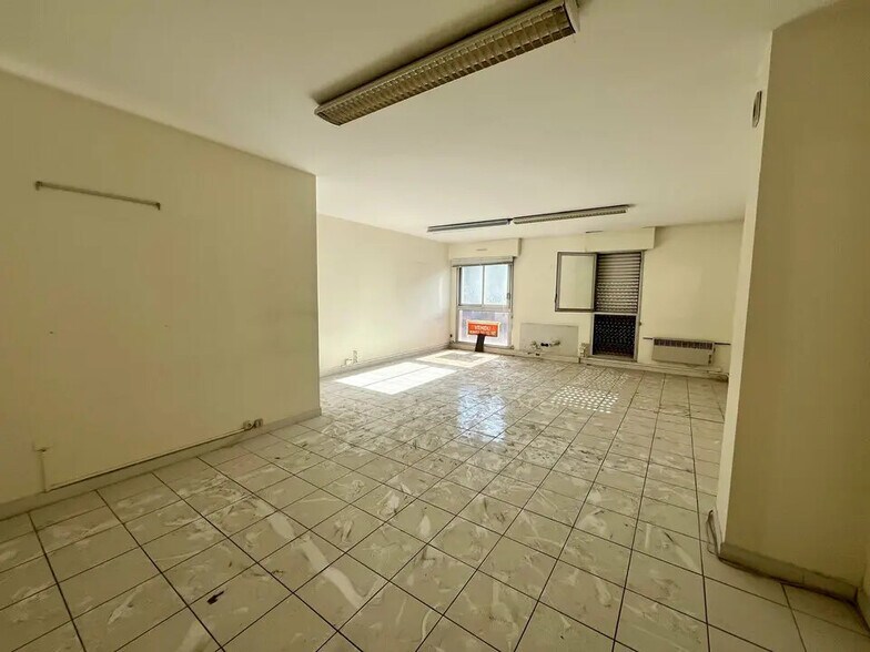Bureau dans Châteaurenard à vendre - Photo de l’immeuble – Image 3 sur 4