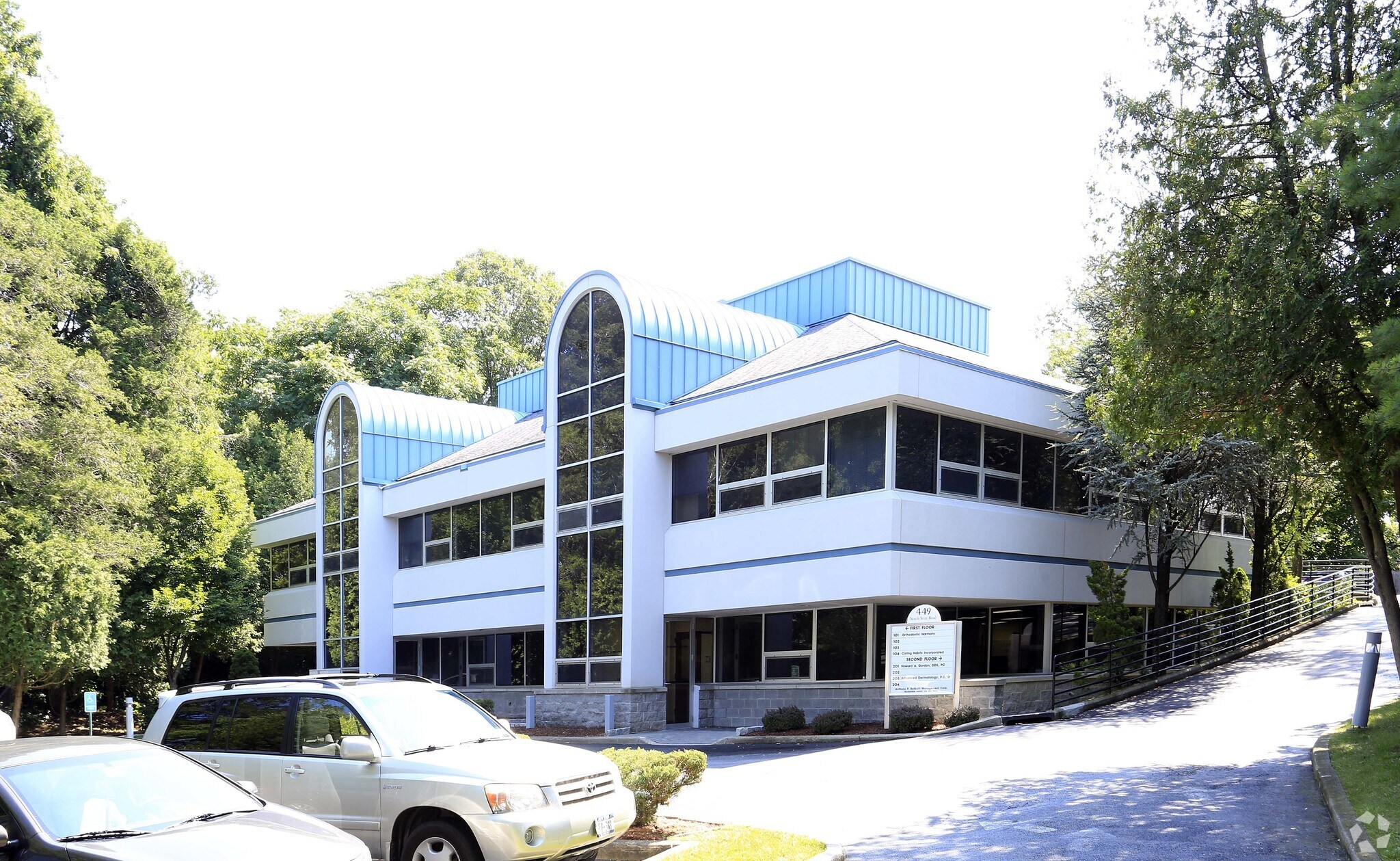 449 N State Rd, Briarcliff Manor, NY à louer Photo principale– Image 1 sur 9