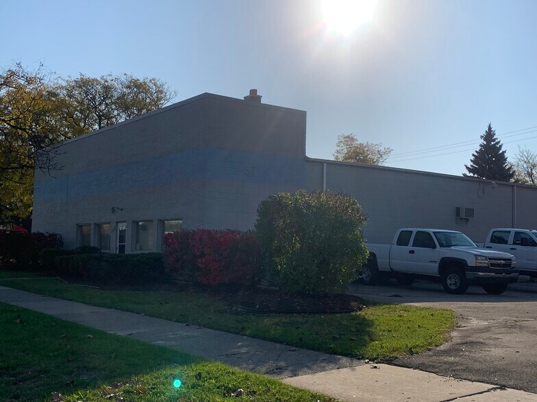 3720 E Ten Mile Rd, Warren, MI à louer - Photo de l’immeuble – Image 3 sur 6