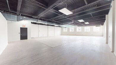 58-35 57th, Maspeth, NY à louer Photo intérieure– Image 2 sur 14