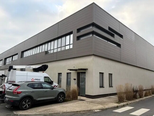 Plus de détails pour Bureau, Local d'activités à louer