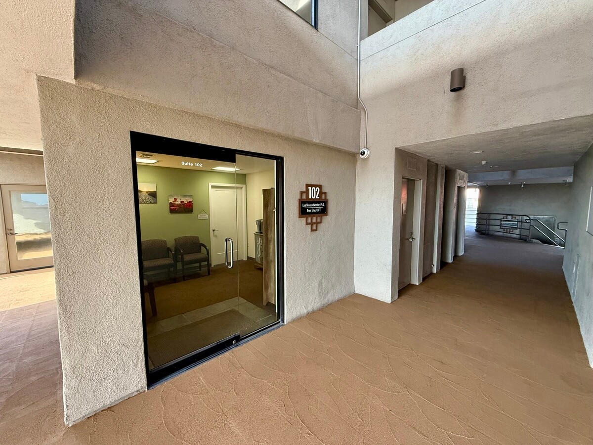 575 Price St, Pismo Beach, CA 93449 - Lot 102 - - Photo intérieure - Image 1 of 5