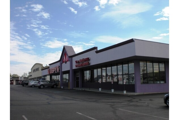 770 US Highway 1 N, Iselin, NJ à louer - Photo de l’immeuble – Image 2 sur 7