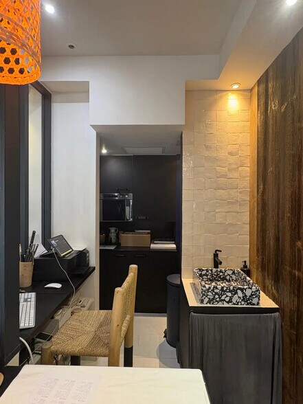 Local commercial dans Paris à louer - Photo de l’immeuble – Image 2 sur 3