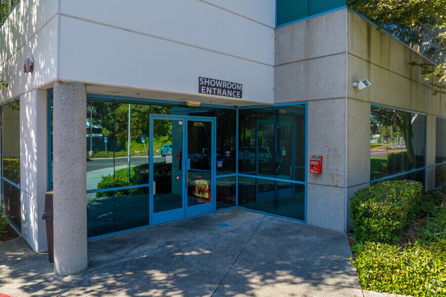 12375 World Trade Dr, San Diego, CA à louer - Photo de l’immeuble – Image 3 sur 4