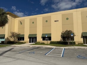 1901 Green Rd, Deerfield Beach, FL à louer Photo intérieure– Image 1 sur 18