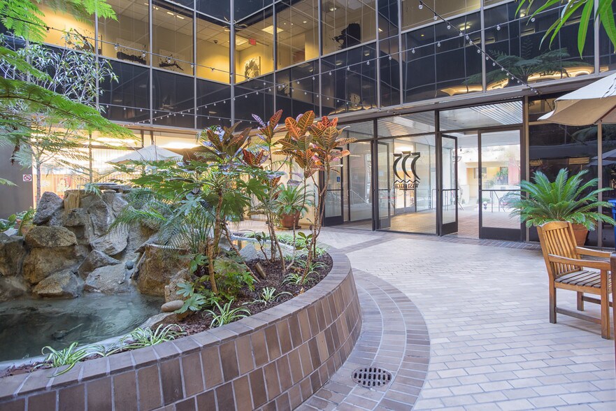 555 W Beech St, San Diego, CA à louer - Photo principale – Image 1 sur 11