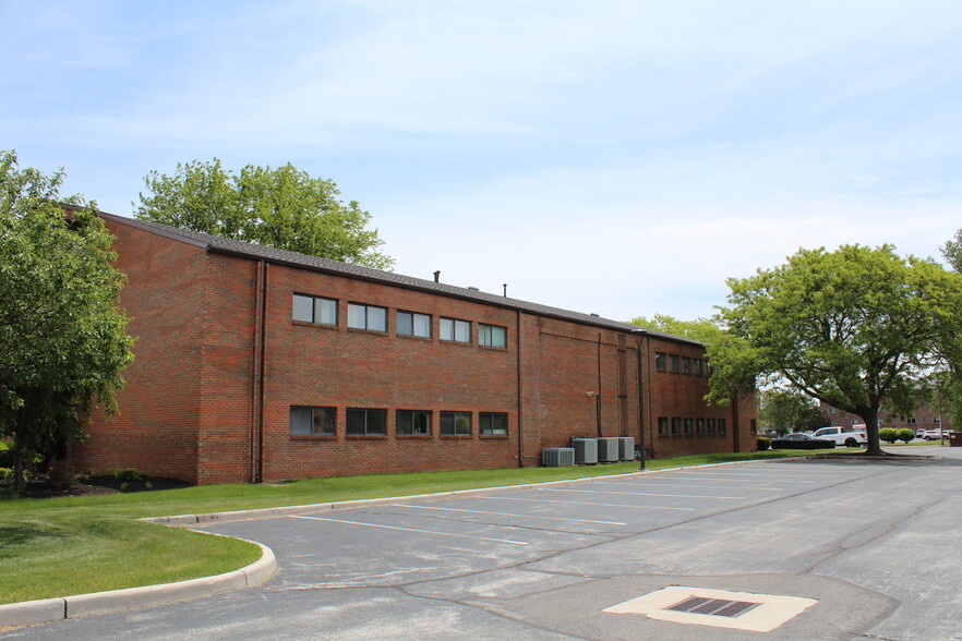 440 E Poe Rd, Bowling Green, OH à louer - Photo de l’immeuble – Image 3 sur 8