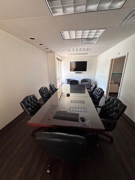 111 W Olmos Dr, San Antonio, TX à louer - Photo de l’immeuble – Image 2 sur 4