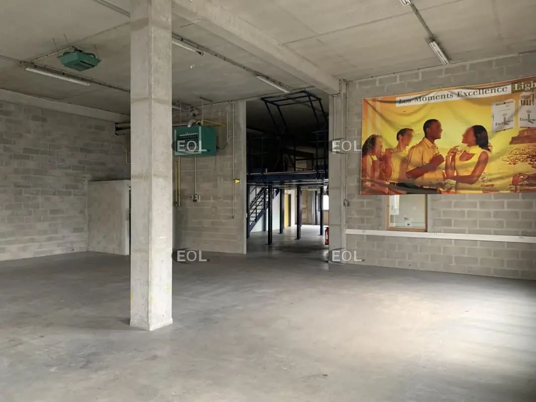 Bureau dans Villeneuve-la-Garenne à louer Photo de l’immeuble– Image 1 sur 27