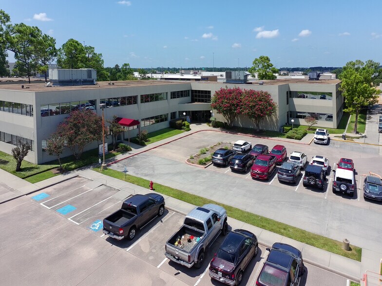 14011 Park Dr, Tomball, TX à louer - Photo de l’immeuble – Image 2 sur 22