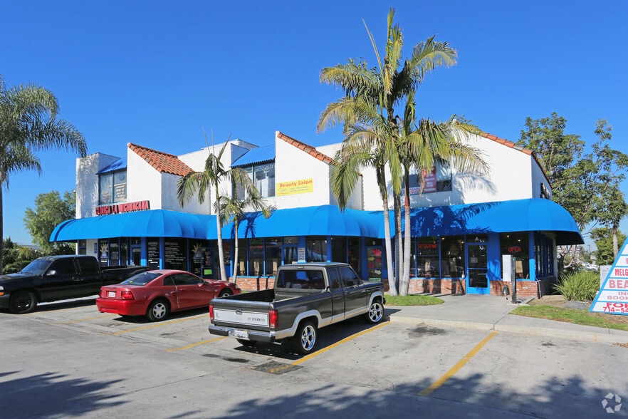 2715 W 1st St, Santa Ana, CA à louer - Photo principale – Image 2 sur 41