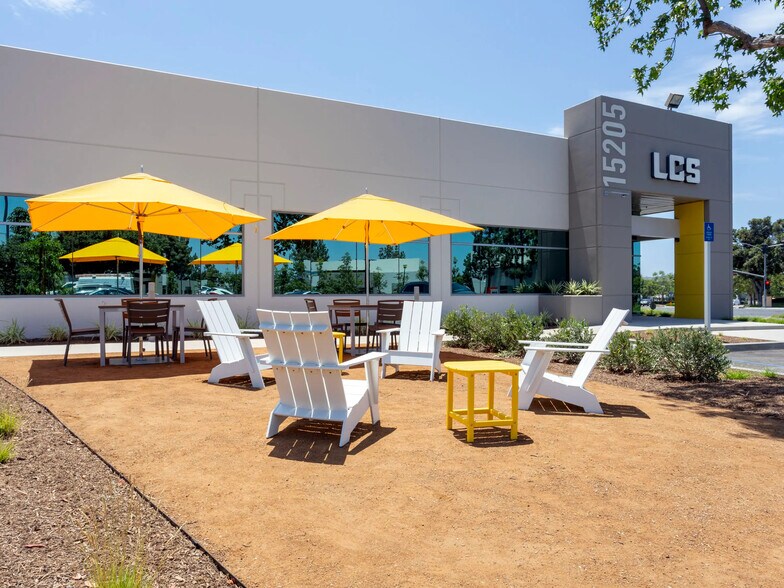 15295 Alton Pky, Irvine, CA à louer - Photo de l’immeuble – Image 1 sur 19