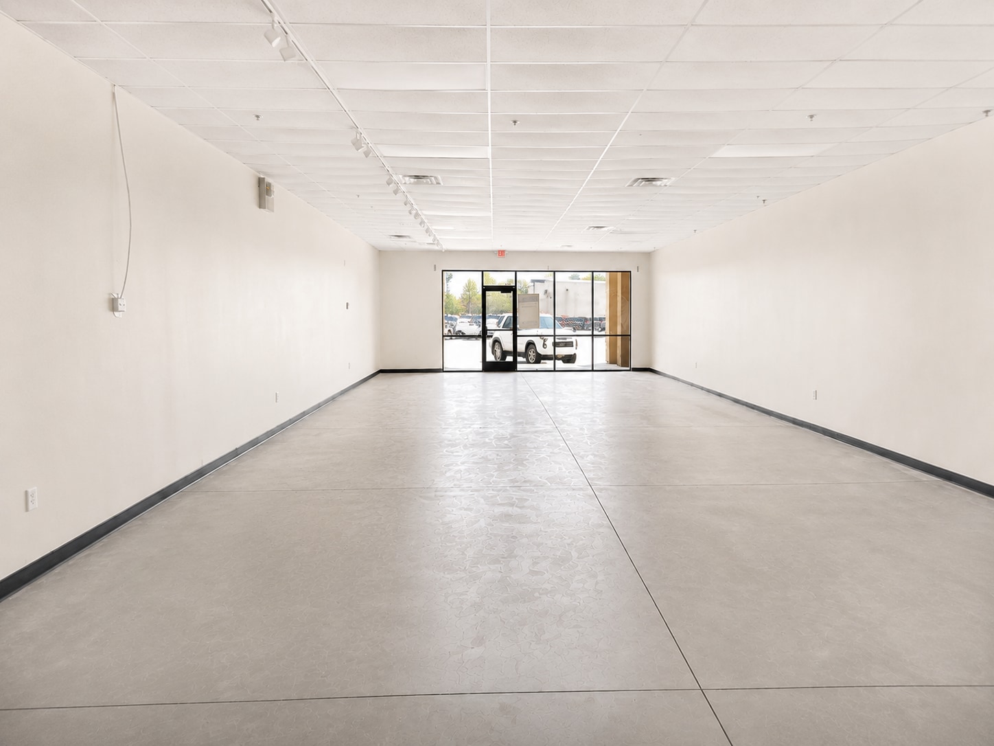 3145 E Chandler Blvd, Phoenix, AZ à louer Photo intérieure– Image 1 sur 2