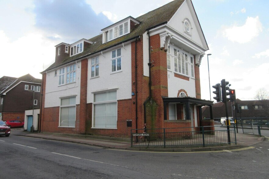 25 Old Woking Rd, West Byfleet à louer - Photo de l’immeuble – Image 2 sur 2