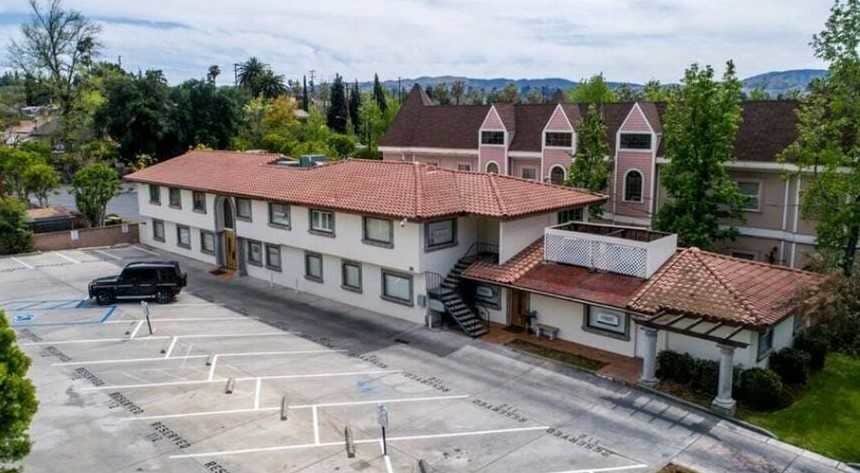 112 E Olive Ave, Redlands, CA à louer Photo principale– Image 1 sur 14