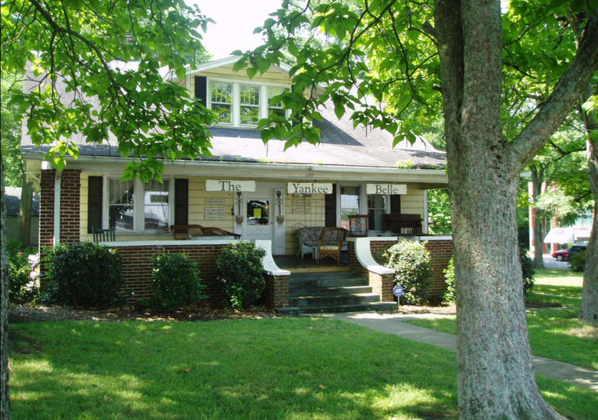 237 Main St, Pineville, NC à louer - Photo de l’immeuble – Image 2 sur 14