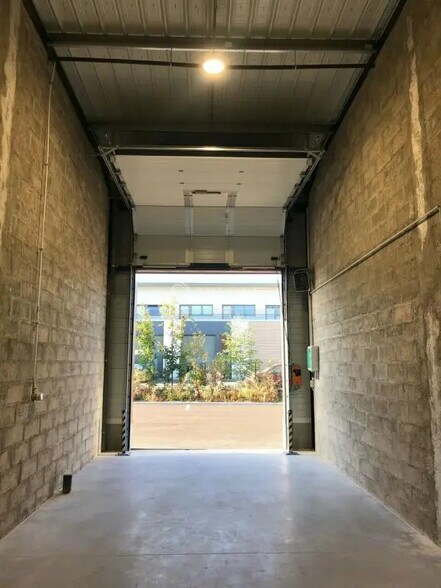 Local d’activités dans Serris à louer - Photo de l’immeuble – Image 3 sur 7