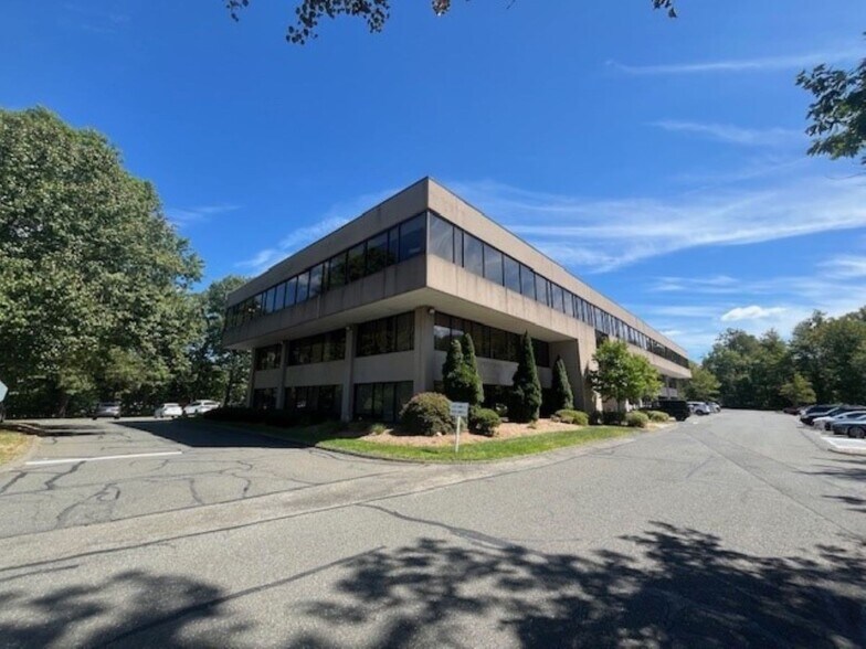 231 Farmington Ave, Farmington, CT à vendre - Photo de l’immeuble – Image 2 sur 9