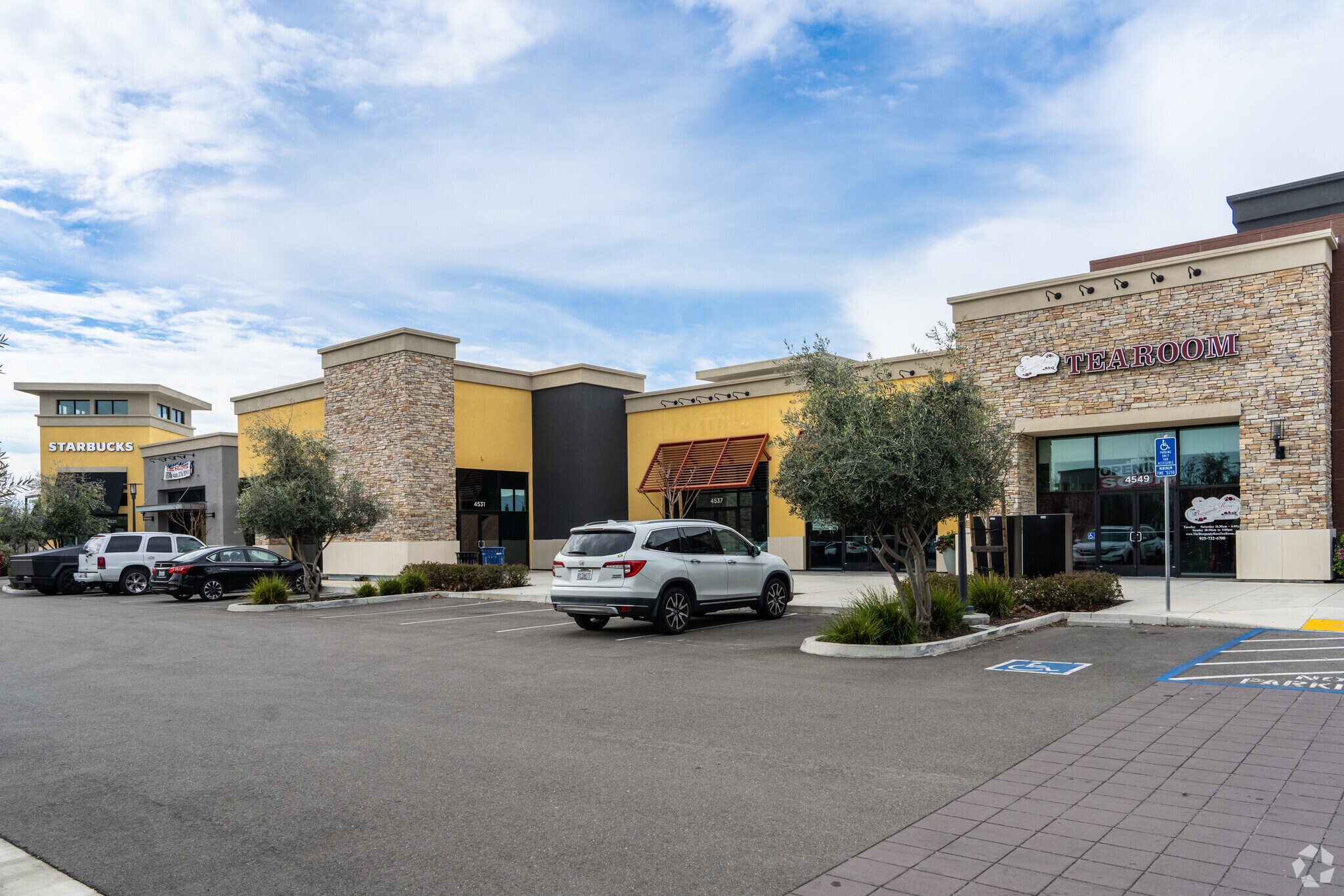 4531-4575 Livermore Outlets Dr, Livermore, CA à vendre Photo de l’immeuble– Image 1 sur 6