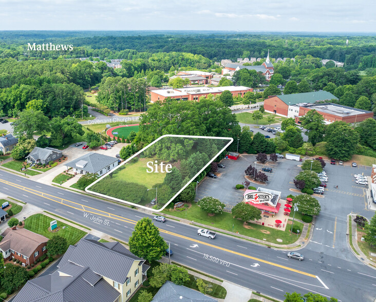 527 W John St, Matthews, NC à louer - Photo de l’immeuble – Image 2 sur 4