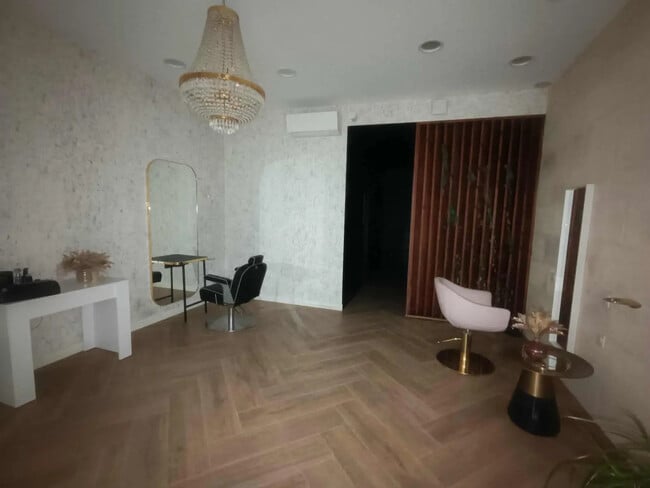 Plus de détails pour Local commercial à louer