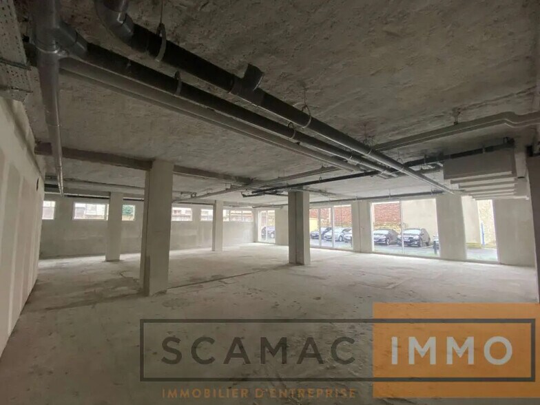 Local d'activités dans Ivry-sur-Seine à vendre - Photo de l’immeuble – Image 1 sur 11