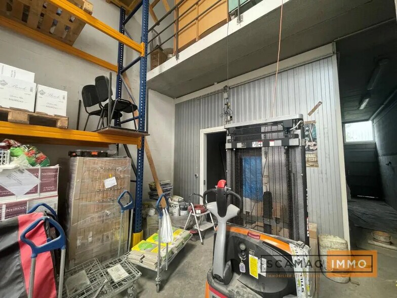 Local d'activités dans Villeneuve-le-Roi à vendre - Photo de l’immeuble – Image 3 sur 7