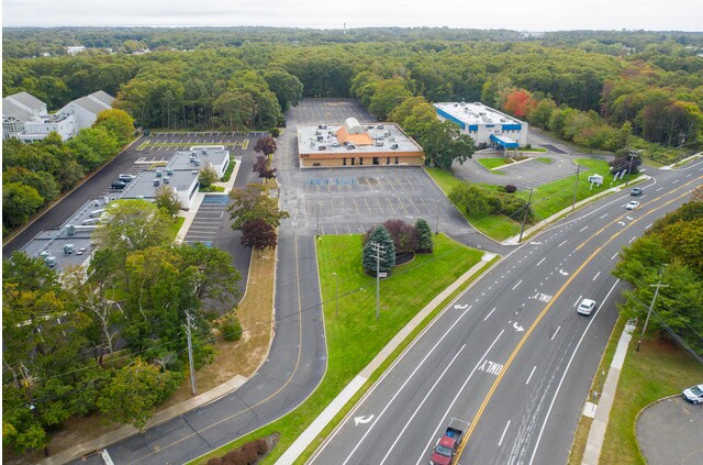 250 Patchogue Yaphank Rd, East Patchogue, NY à vendre - Aérien – Image 2 sur 16