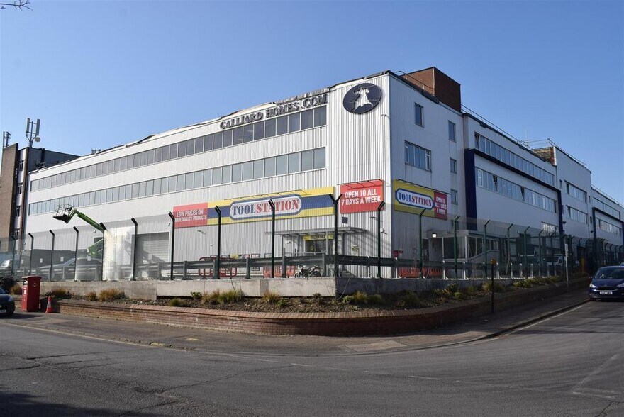 214-215 Langston Rd, Loughton à louer - Photo de l’immeuble – Image 3 sur 48