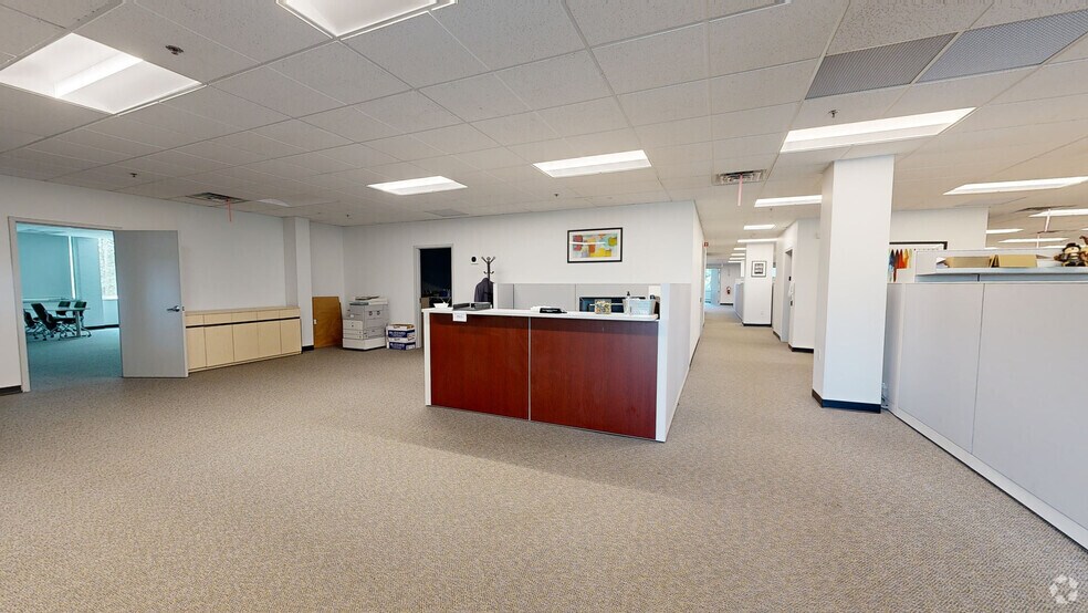 50 Thomas Patten Dr, Randolph, MA à louer - Numérisation 3D Matterport – Image 3 sur 21