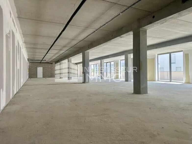 Immeuble residentiel dans Avon à vendre - Photo intérieure – Image 1 sur 20