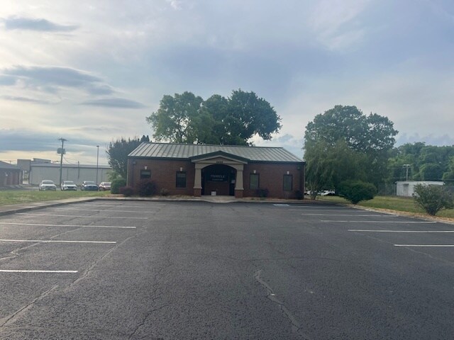 2050 Cowan Hwy, Winchester, TN à louer - Photo de l’immeuble – Image 3 sur 21