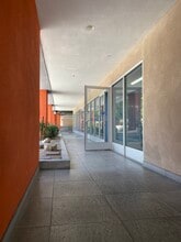 1968 Lake Ave, Altadena, CA à louer Photo de l’immeuble– Image 2 sur 9