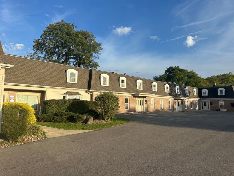 8437 Mayfield Rd, Chesterland, OH à vendre - Photo de l’immeuble – Image 2 sur 8