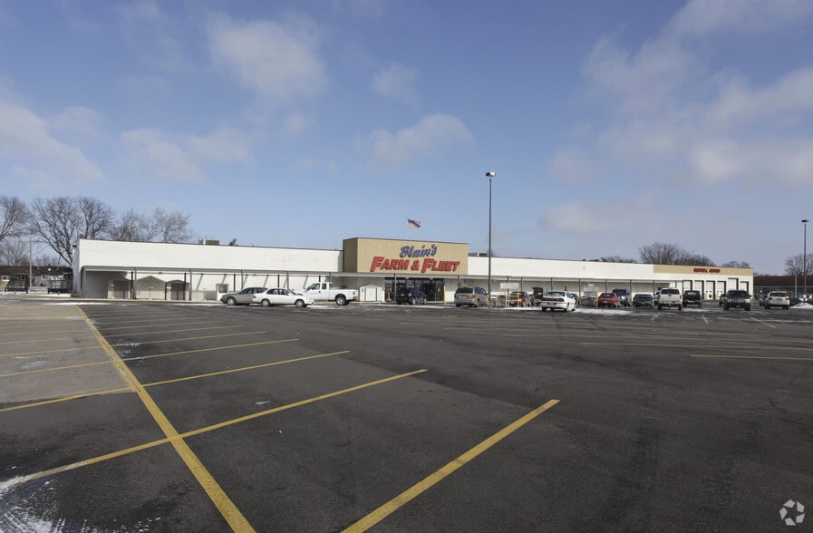 1600 Lincoln Way, Clinton, IA à vendre - Photo principale – Image 1 sur 3