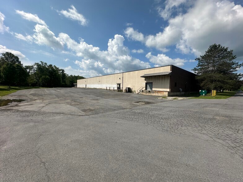 102 Utica St, Hamilton, NY à vendre - Photo de l’immeuble – Image 3 sur 8