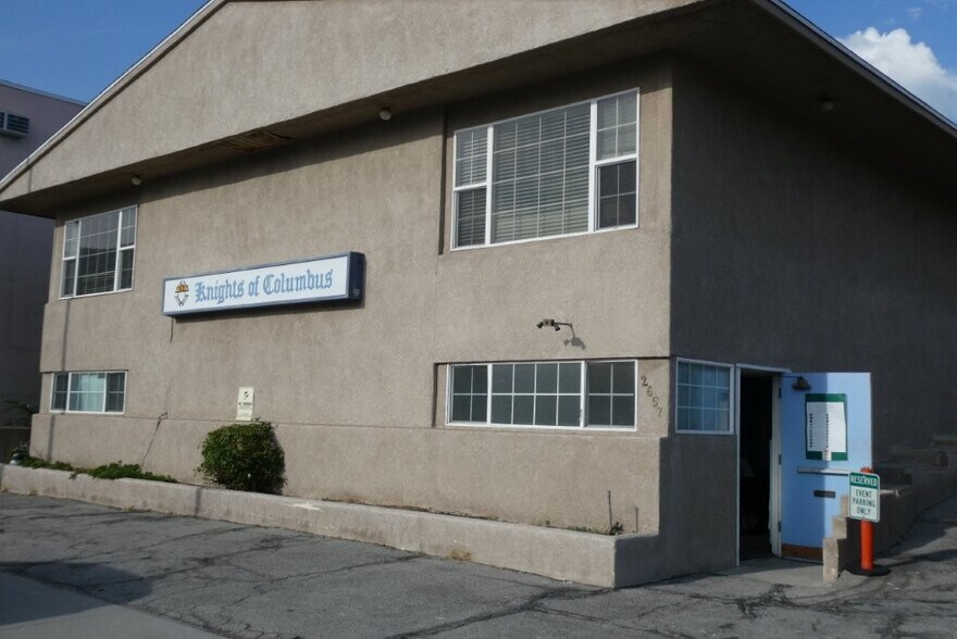 2657 Honolulu Ave, Montrose, CA à vendre - Photo de l’immeuble – Image 2 sur 22