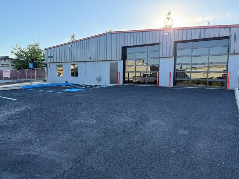 4626 N Bendel Ave, Fresno, CA à louer - Photo de l’immeuble – Image 1 sur 9