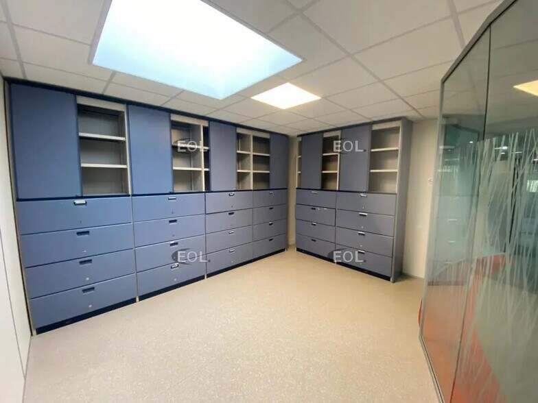 Local d’activités dans Ris-Orangis à louer - Photo de l’immeuble – Image 2 sur 17