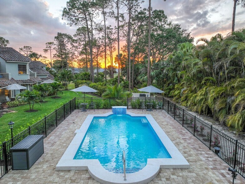 2716 Santa Cruz Blvd, Naples, FL à vendre - Photo principale – Image 1 sur 25