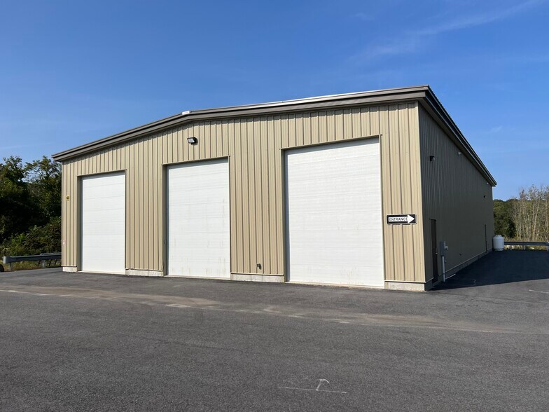 185 Warren Ave, Westbrook, ME à louer - Photo de l’immeuble – Image 2 sur 4
